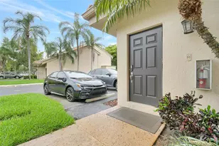 16339 Malibu Dr, Weston, FL 33326 - Photo 5