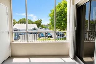 2890 N Oakland Forest Dr, Oakland Park, FL 33309 - Photo 9