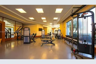 1060 Brickell Ave #2201, Miami, FL 33131 - Photo 21