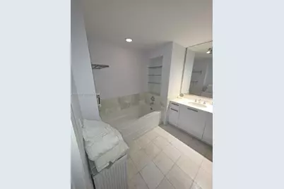 1060 Brickell Ave #2201, Miami, FL 33131 - Photo 9