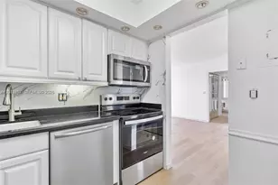 20335 W Country Club Dr, Aventura, FL 33180 - Photo 9