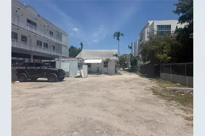 1236 NW 5th St, Miami, FL 33125 - Photo 3