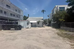 1236 NW 5th St, Miami, FL 33125 - Photo 3