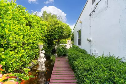 2222 NW 105th St, Miami, FL 33147 - Photo 31