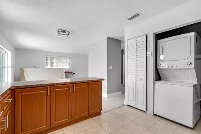 2385 NW 32nd St, Miami, FL 33142 - Photo 9