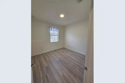 10840 W 33rd Ln, Hialeah, FL 33018 - Photo 9