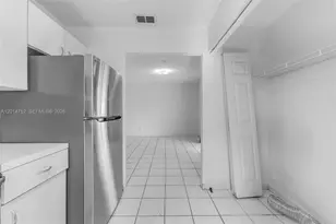 768 SW 9th St, Florida City, FL 33034 - Photo 9