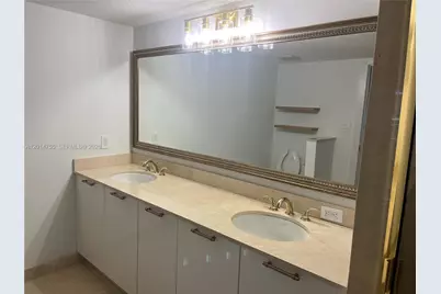 1800 N Bayshore Dr #614, Miami, FL 33132 - Photo 11