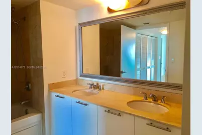 1800 N Bayshore Dr #1605, Miami, FL 33132 - Photo 15