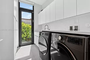 1830 NE 193rd St, Miami, FL 33179 - Photo 27