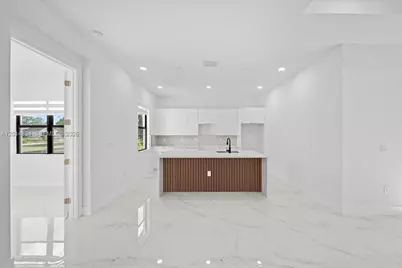 622 Beach Ave S, Lehigh Acres, FL 33974 - Photo 9