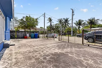 1211 NW 37th St, Miami, FL 33142 - Photo 5