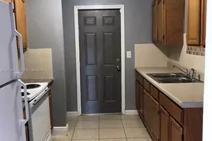 424 SW 12th Ave, Homestead, FL 33030 - Photo 3