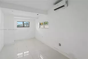 10710 SW 43rd Ln, Miami, FL 33165 - Photo 5