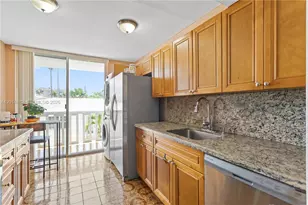 8530 Byron Ave, Miami Beach, FL 33141 - Photo 13