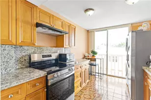 8530 Byron Ave, Miami Beach, FL 33141 - Photo 15