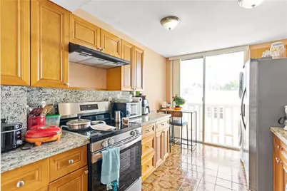 8530 Byron Ave #302, Miami Beach, FL 33141 - Photo 15