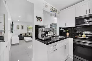 6535 W 26th Dr, Hialeah, FL 33016 - Photo 9