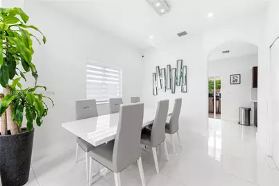 16528 SW 44th St, Miami, FL 33185 - Photo 11