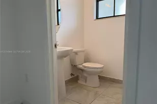 10606 W 33rd Way, Hialeah, FL 33018 - Photo 5
