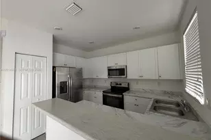 10606 W 33rd Way, Hialeah, FL 33018 - Photo 9