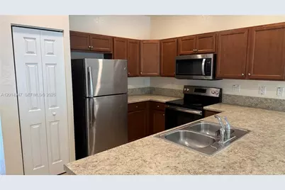9213 W 33rd Way, Hialeah, FL 33018 - Photo 5
