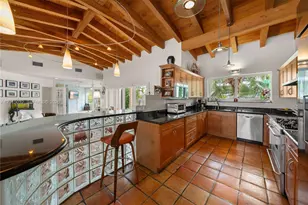 363 S Hibiscus Dr, Miami Beach, FL 33139 - Photo 15