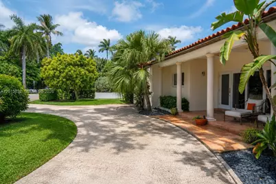 363 S Hibiscus Dr, Miami Beach, FL 33139 - Photo 5