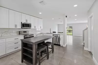 9872 NW 19th Pl, Sunrise, FL 33322 - Photo 5