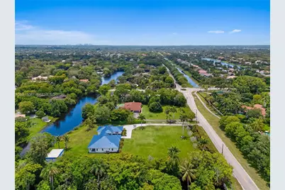 2400 SW 112th Ave, Davie, FL 33325 - Photo 9