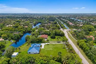 2400 SW 112th Ave, Davie, FL 33325 - Photo 9