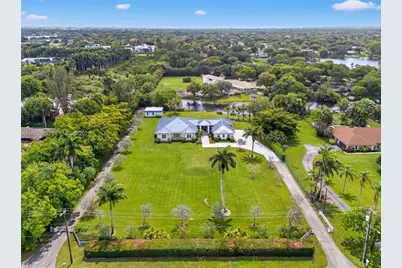 2400 SW 112th Ave, Davie, FL 33325 - Photo 5