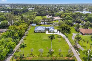 2400 SW 112th Ave, Davie, FL 33325 - Photo 5