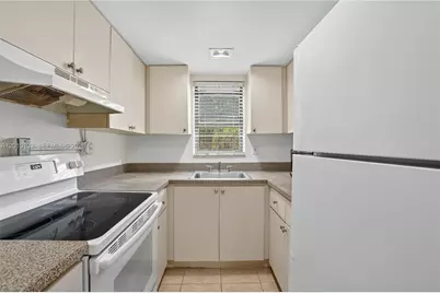 1600 S Le Jeune Rd #9, Coral Gables, FL 33134 - Photo 9