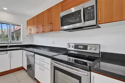 3050 NE 5th Ter #13, Wilton Manors, FL 33334 - Photo 15