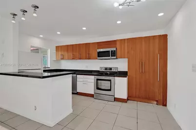 3050 NE 5th Ter #13, Wilton Manors, FL 33334 - Photo 11