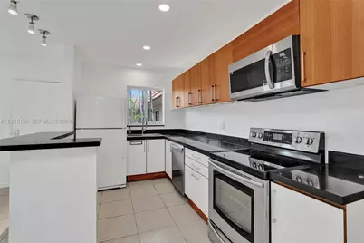3050 NE 5th Ter #13, Wilton Manors, FL 33334 - Photo 13