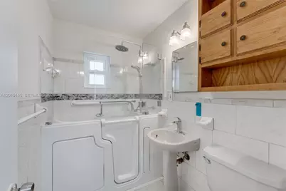2674 W 8th Ct, Hialeah, FL 33010 - Photo 17