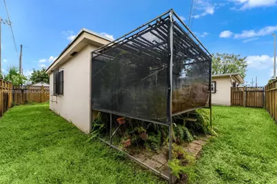 2674 W 8th Ct, Hialeah, FL 33010 - Photo 27