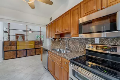 2674 W 8th Ct, Hialeah, FL 33010 - Photo 11