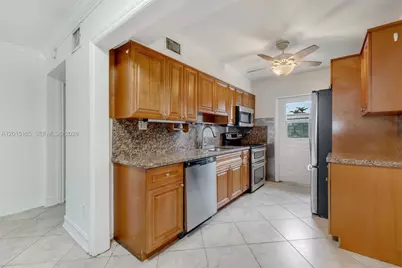 2674 W 8th Ct, Hialeah, FL 33010 - Photo 9
