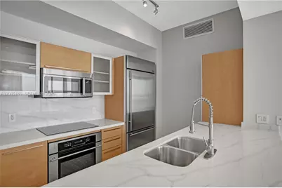 950 Brickell Bay Dr #4610, Miami, FL 33131 - Photo 3