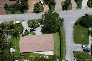 11445 N Bayshore Dr, North Miami, FL 33181 - Photo 7