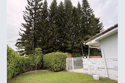 11445 N Bayshore Dr, North Miami, FL 33181 - Photo 35