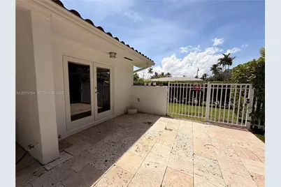 11445 N Bayshore Dr, North Miami, FL 33181 - Photo 27