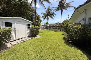 11445 N Bayshore Dr, North Miami, FL 33181 - Photo 27