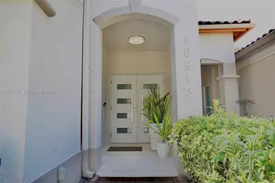 10913 NW 67th St, Doral, FL 33178 - Photo 7