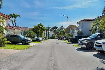 10913 NW 67th St, Doral, FL 33178 - Photo 3