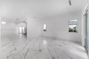 8221 NW 34th Dr, Doral, FL 33122 - Photo 15