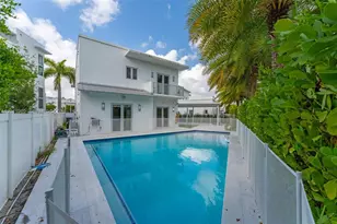 8221 NW 34th Dr, Doral, FL 33122 - Photo 39